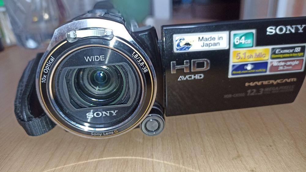 Відеокамера sony CX 560E