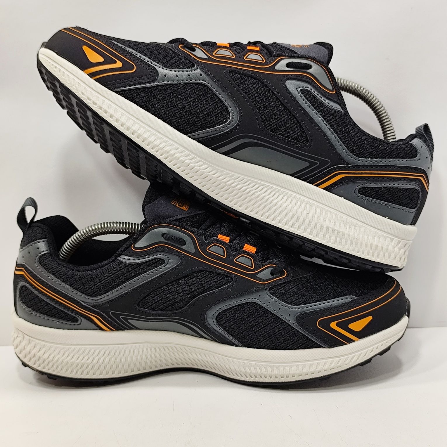кросівки Skechers Gorun Consistent 42р/27см
