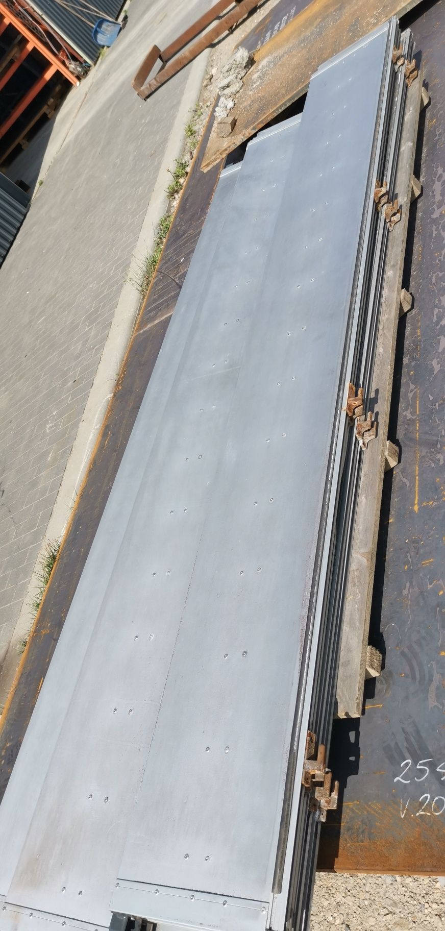 Burty aluminiowe, bus, naczepa
