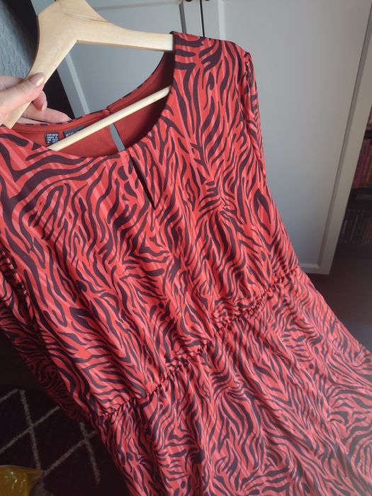 Wyprzedaż sukienka 48 50 siateczka wesele komunia elegancka zebra