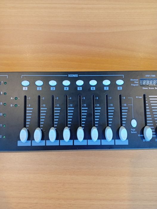 Controladora DMX semi nova 192 canais