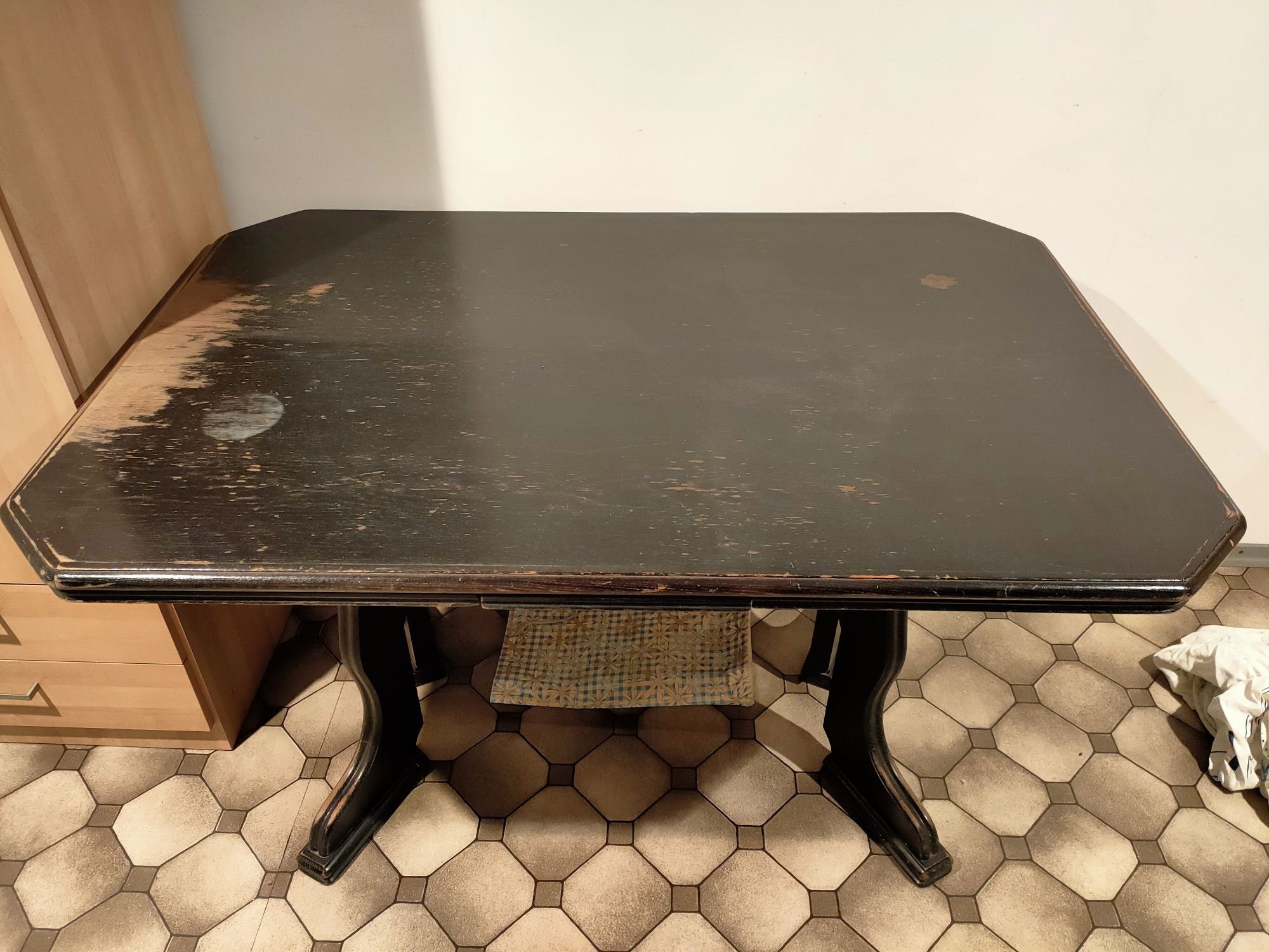 Stary stół dębowy rozkładany