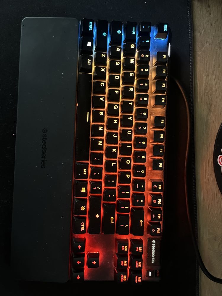 Klawiatura gamingowan steelseries apex 7 tkl red switch
