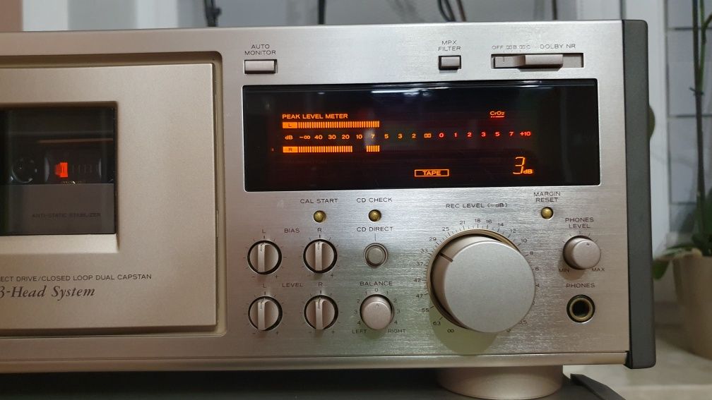 Teac  cassette deck v7000