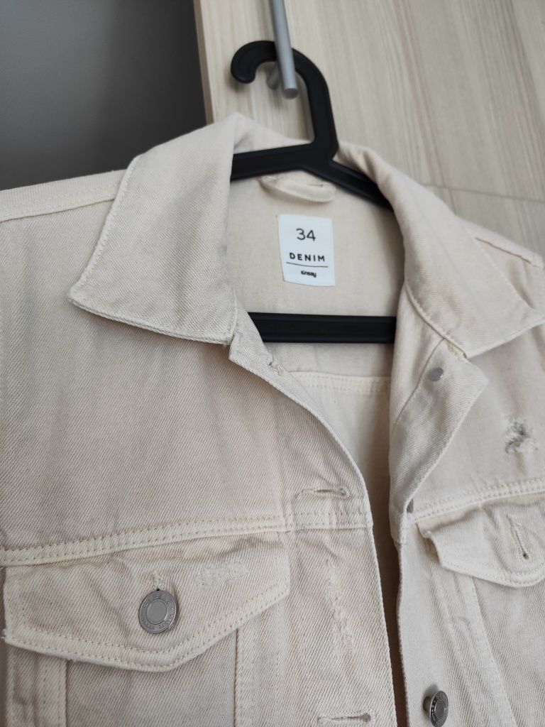 Beżowa kurtka jeansowa, oversize, z przetarciami, Sinsay, r. 34
