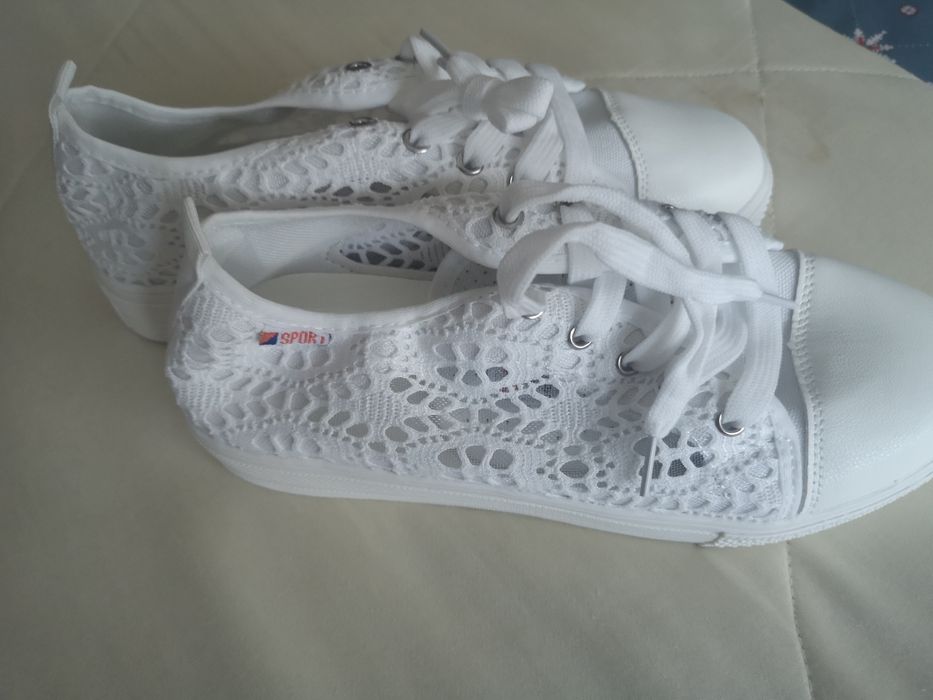 Ténis brancos 38-39.