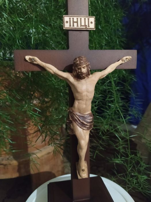 Хрест. Розп'яття з дерева різьблене.