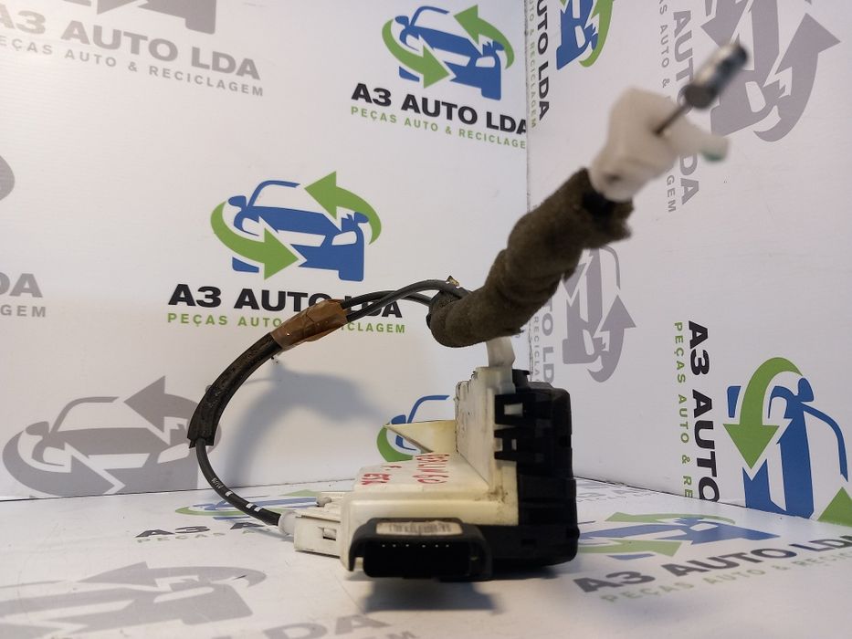 Fecho da porta frente esquerdo Citroen Berlingo Peugeot Partner