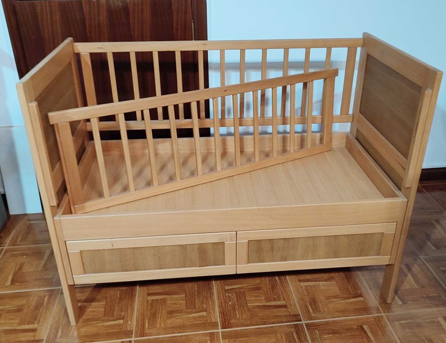Berço de bébé - criança em madeira maciça (tola) com gavetas