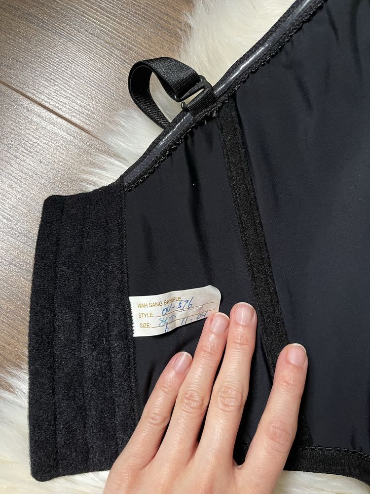 Czarny gorset 80D regulowany z odpinanymi ramiączkami