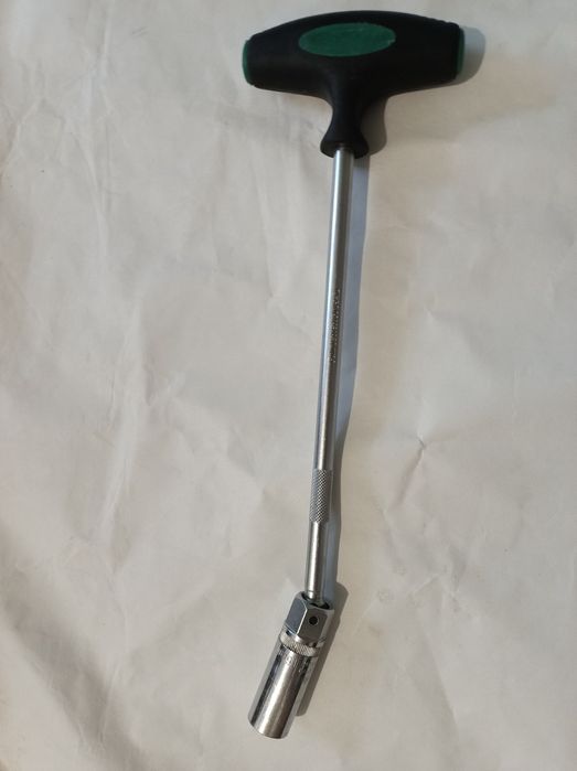 Свечной магнитный ключ