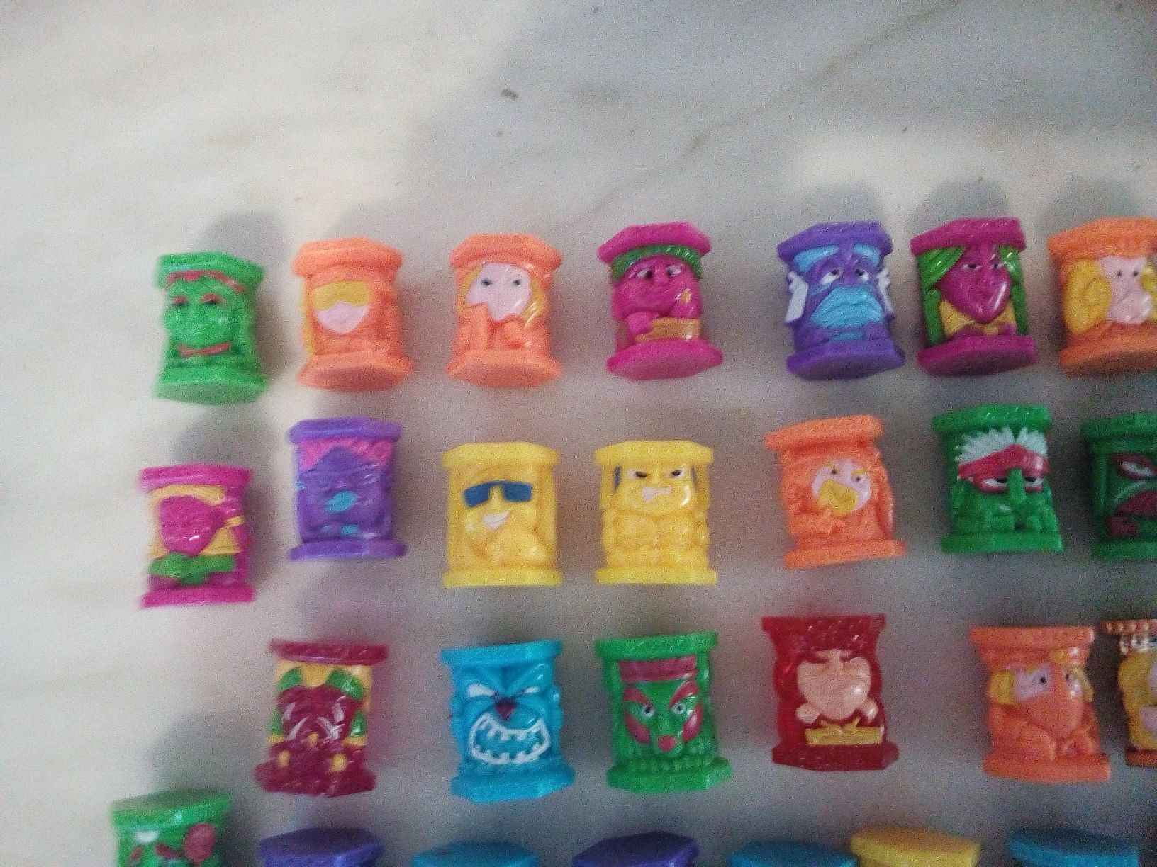 Conjunto de 40 Bonecos Abatons Diversos