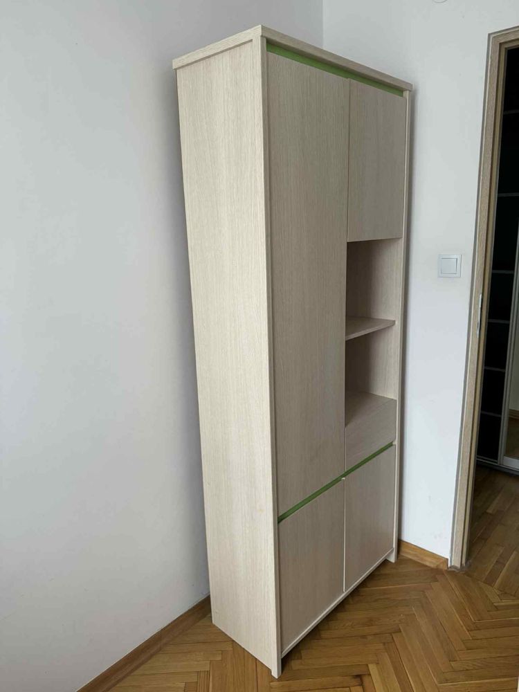 Zestaw mebli ( biurko, szafka, komoda, szafa, fotel)