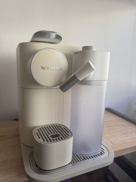 Máquina Café Nespresso Gran Latissima