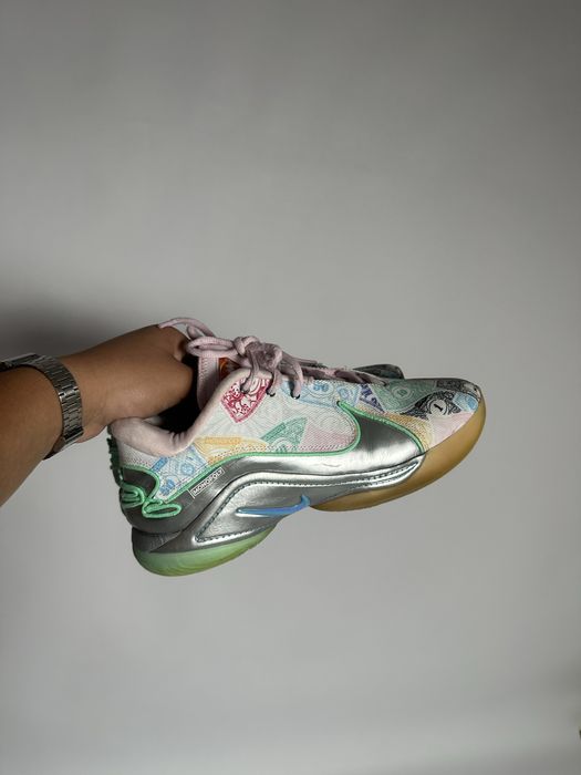 Баскетбольні кросівки Nike LeBron 22 Currency