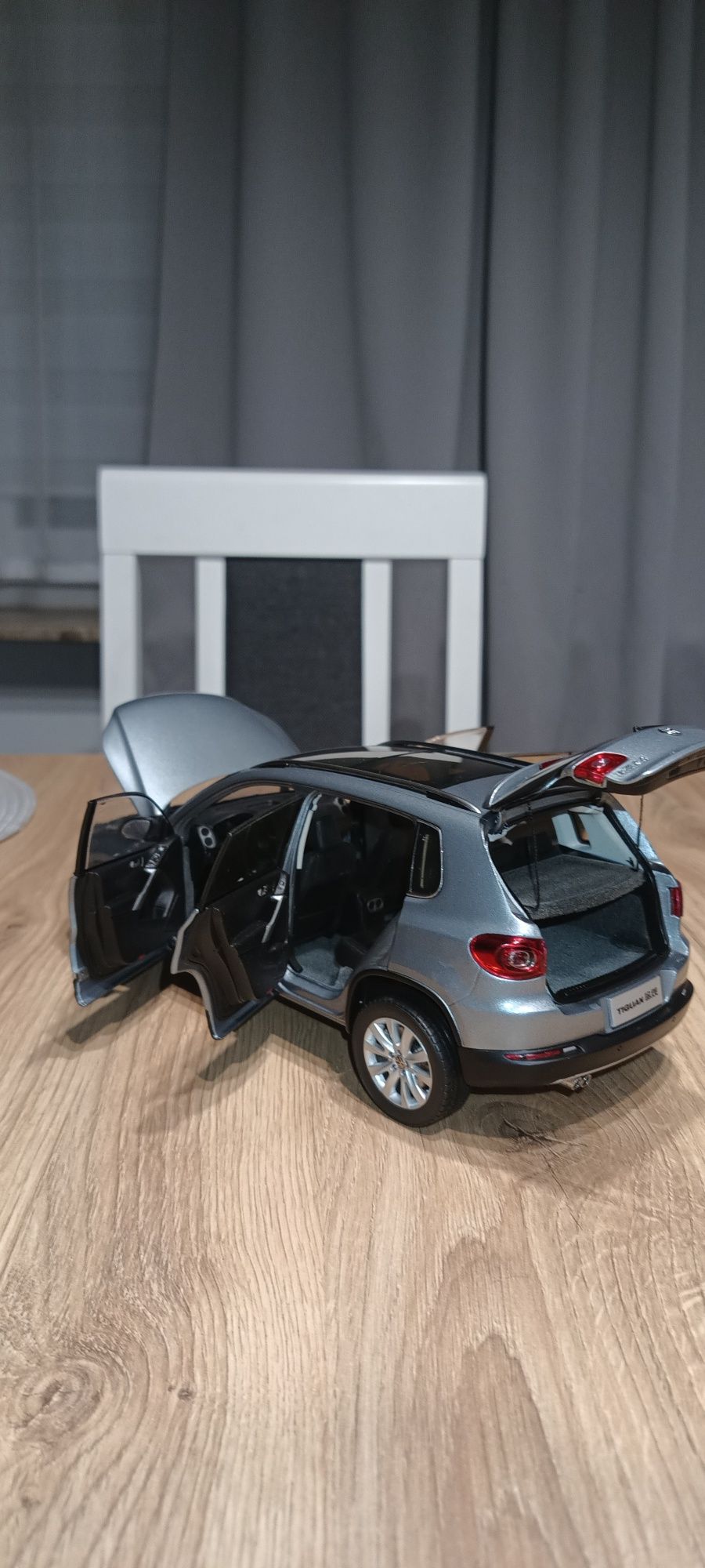 Model VW Tiguan 1:18