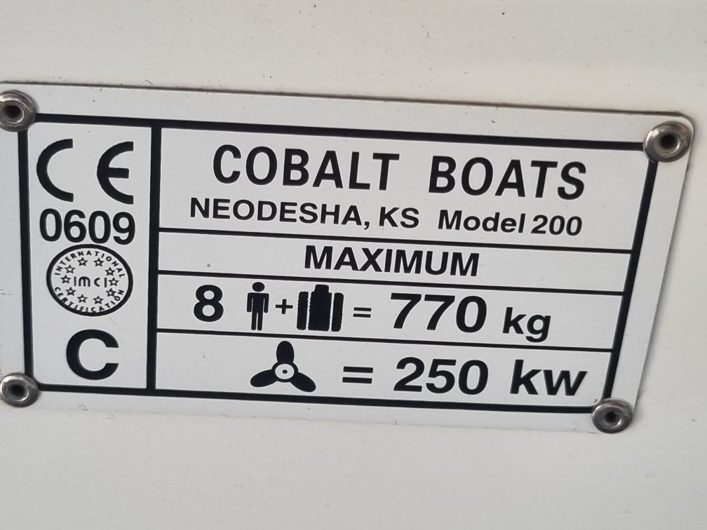 Motoròwka Cobalt 200 Volvo Penta 5.7 V8 DualProp