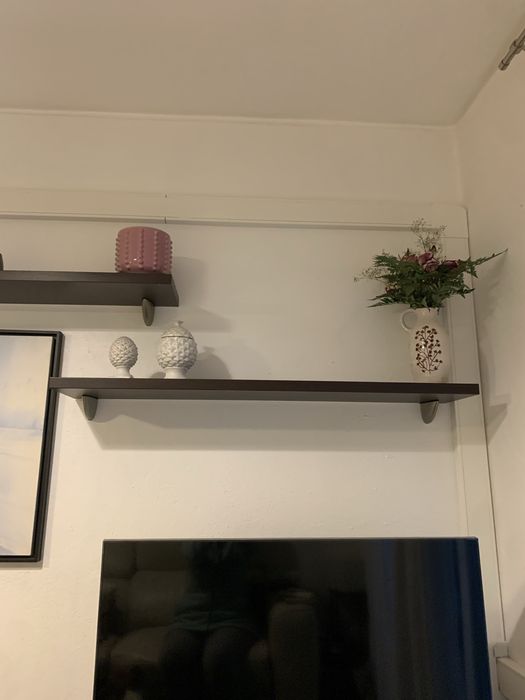 Movel para TV com 2 prateleiras . Madeira Vegwe