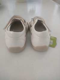 Sapatos bebé com etiqueta marca Beppi