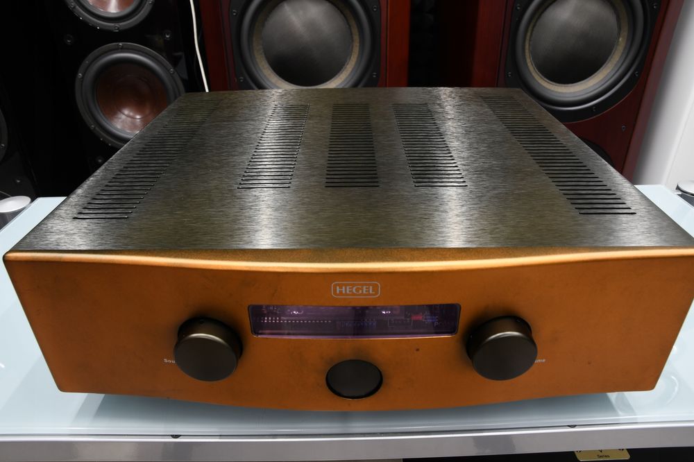 Zadbany wzmacniacz stereo Hegel H200 z XLR pilot 25Kg 2x200W 8 Ohm