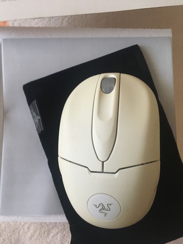 Продам компьютерную беспроводную мышку RAZER pro click mobile