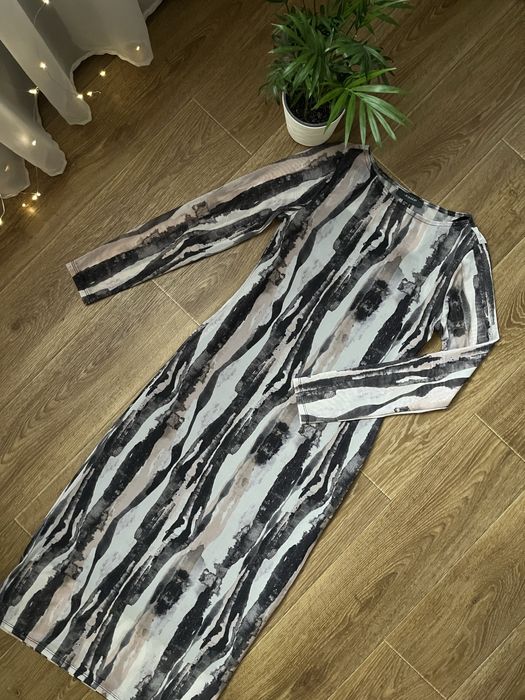 Сукня міді в сіточку