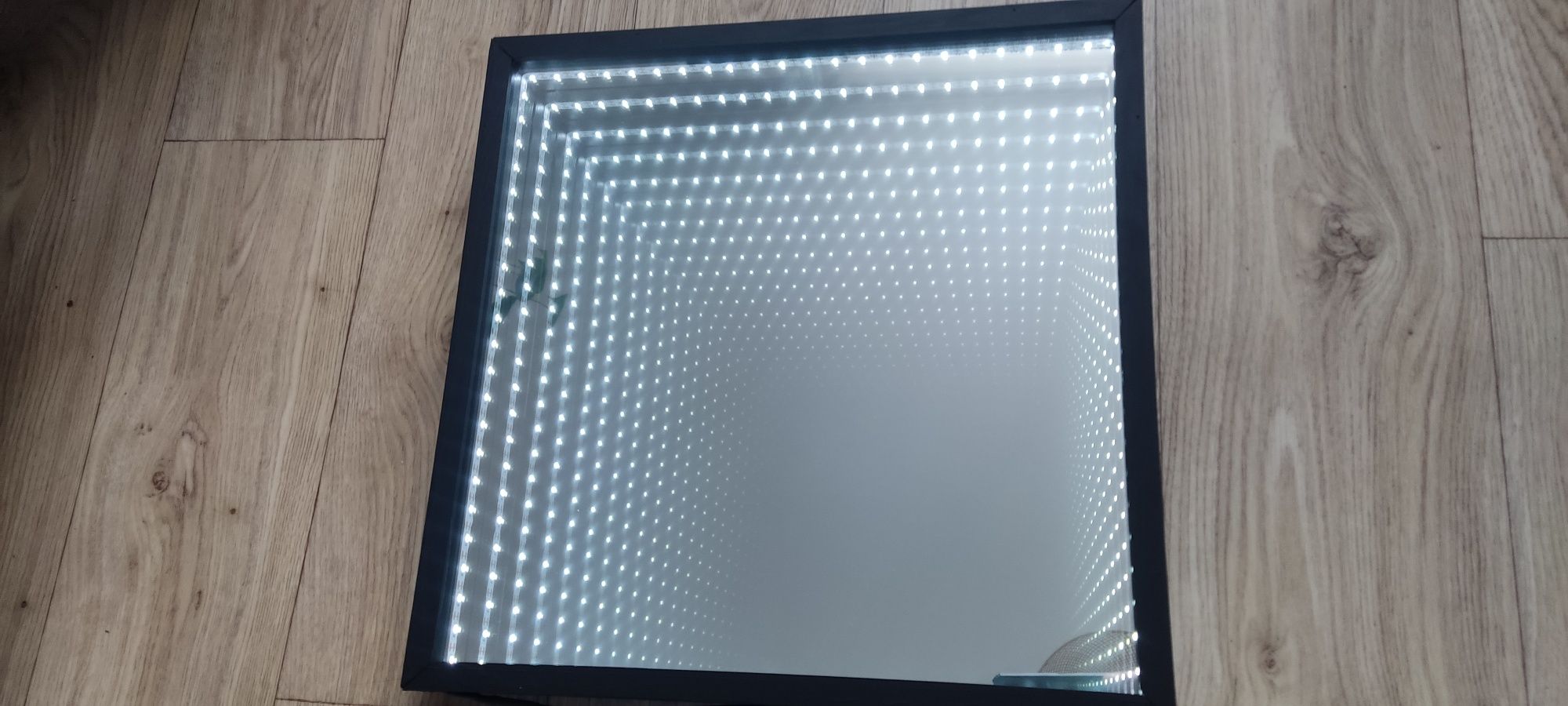 Lustro nieskończoności LED
