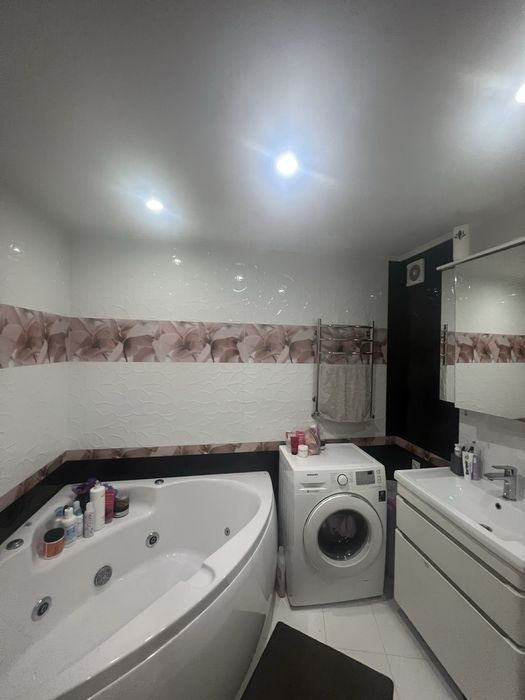 Продаж 3 кімнатноі квартири  можна по програмі