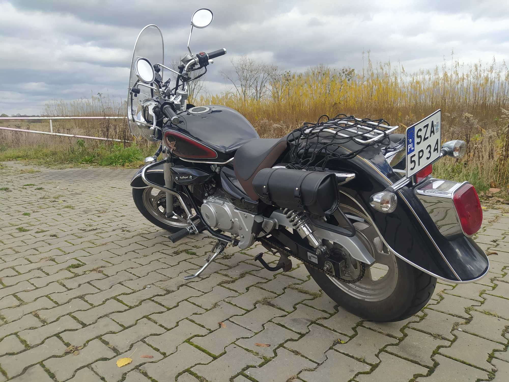 Motocykl HYOSUNG GV 125 na gaźniku Polski salon