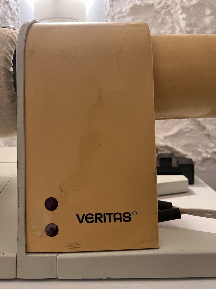 magiel firmy Veritas