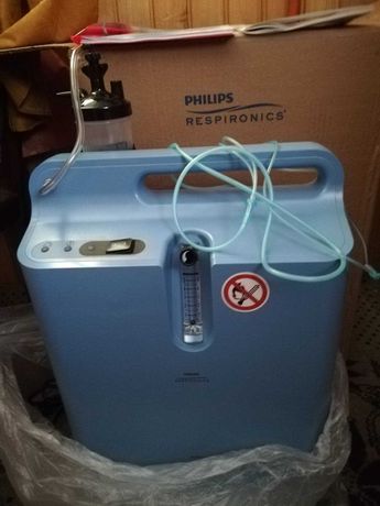 Koncentrator tlenu Philips Respironics EverFlo z oprzyrządowaniem