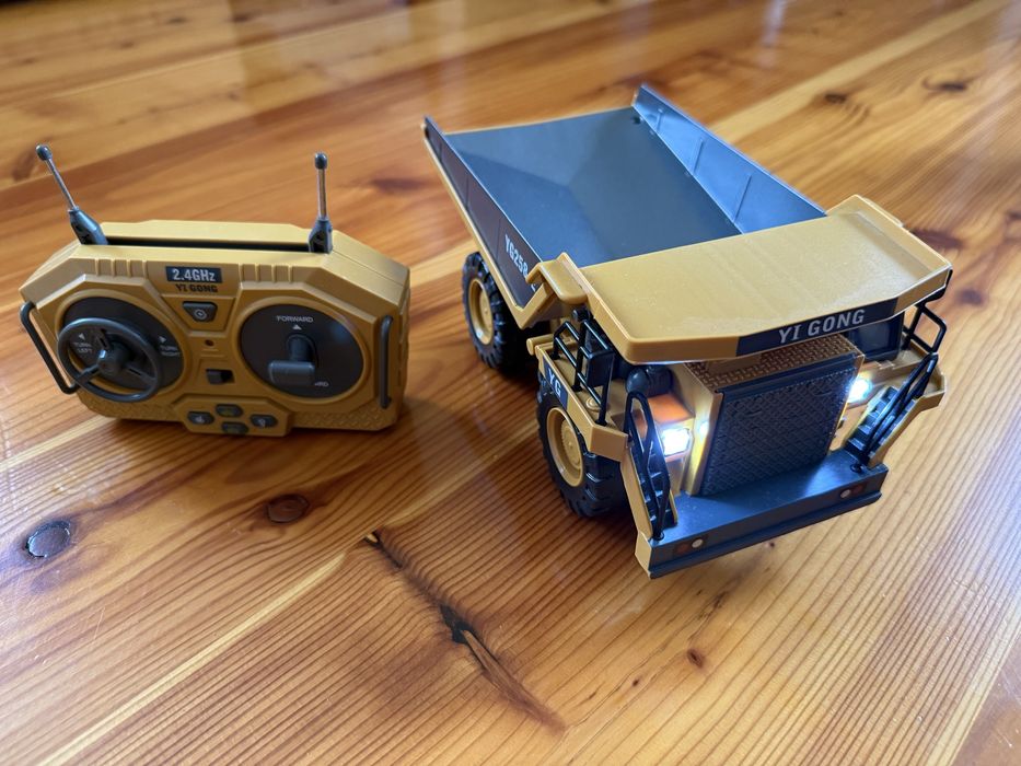 Zestaw 4 zdalnie sterowanych pojazdów budowlanych, nowe