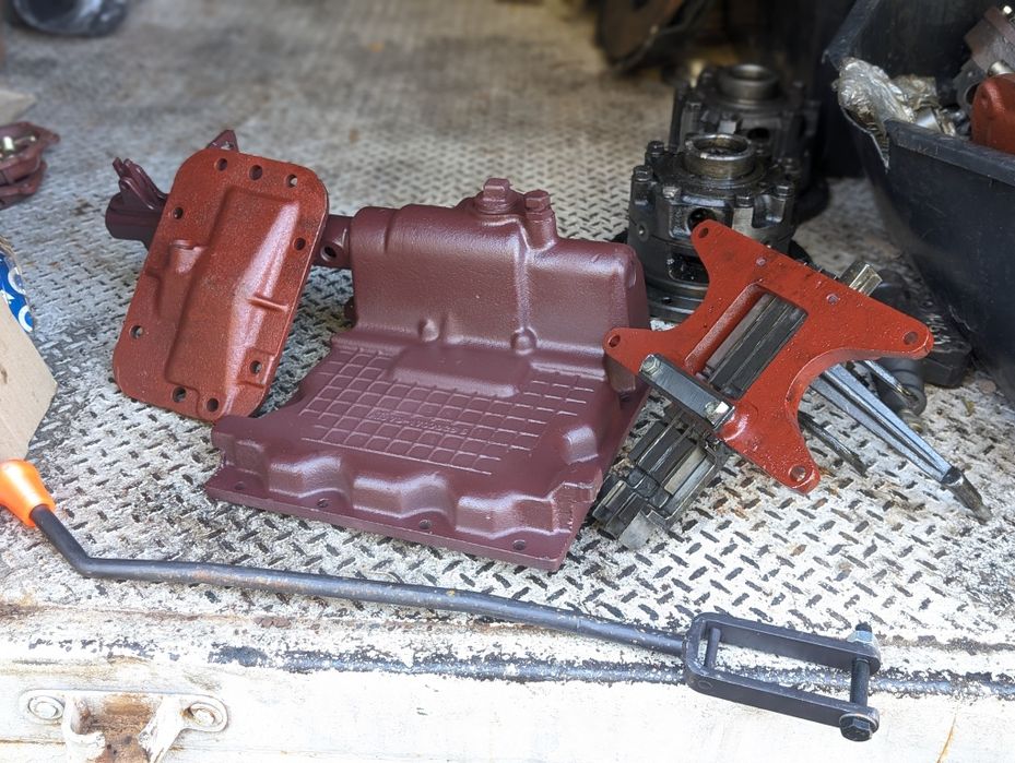 КПП МтЗ 80 82 Бокова куліса кришка з щупом Задній міст КПП Проміжутка