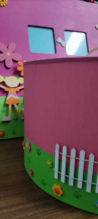 Candeeiro de teto + quadro de 4 fotos para quarto de menina