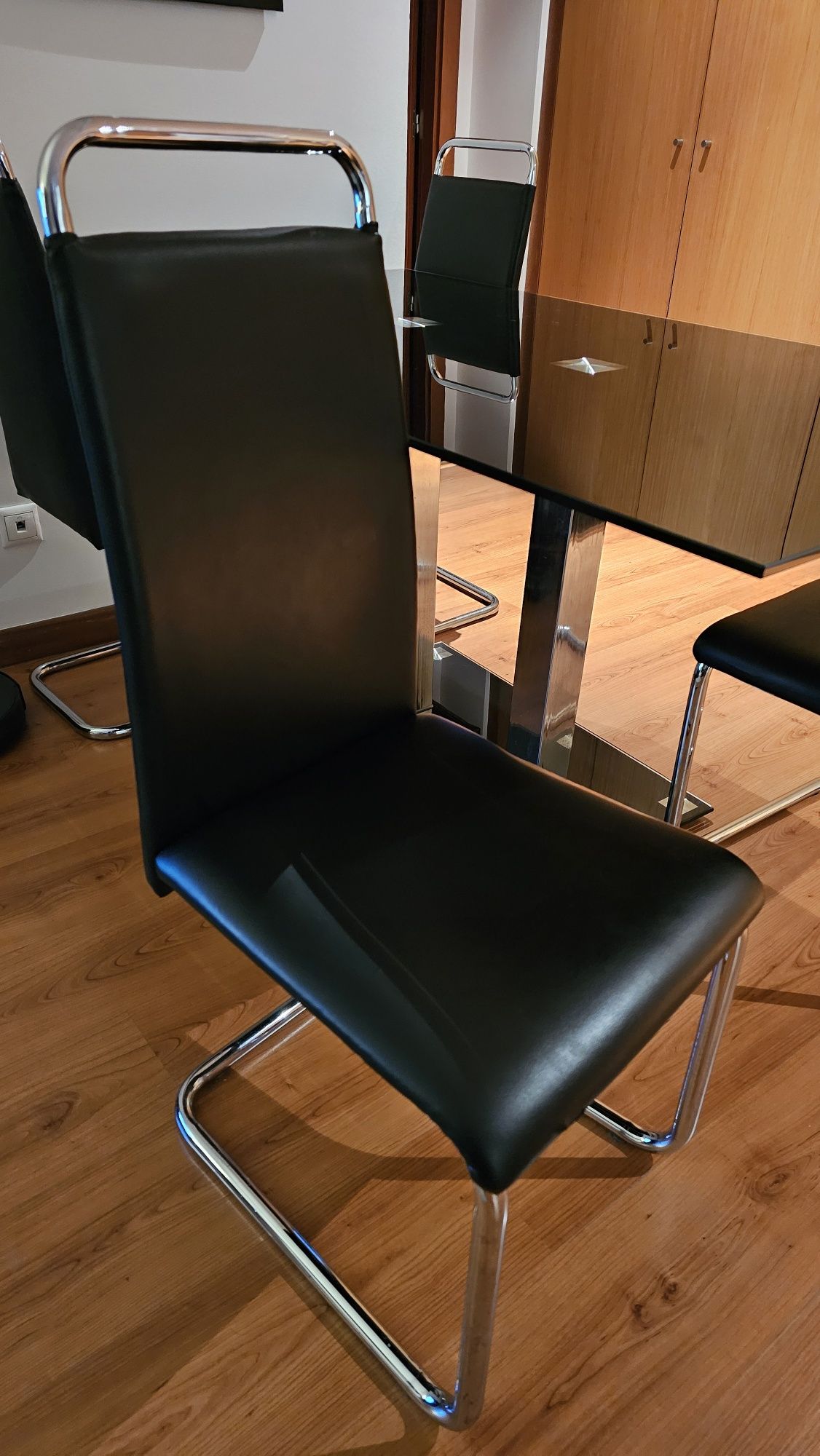 MESA com 4 cadeiras