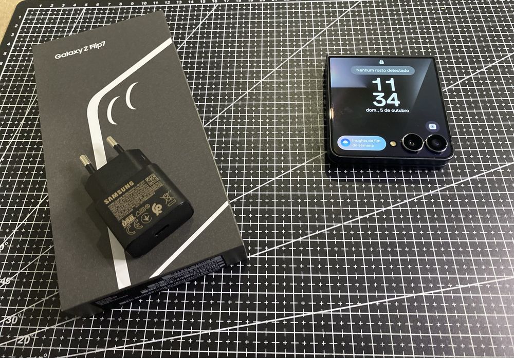 Galaxy Z Flip 7 512GB - Jet Black + Carregador Super Fast Charging