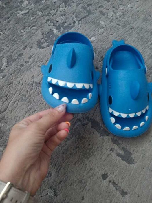 Buty rekinki niebieskie