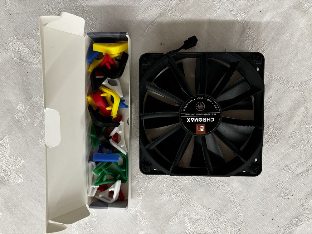 Ventoinha 120mm Noctua NF-F12 PWM com 2 meses de uso