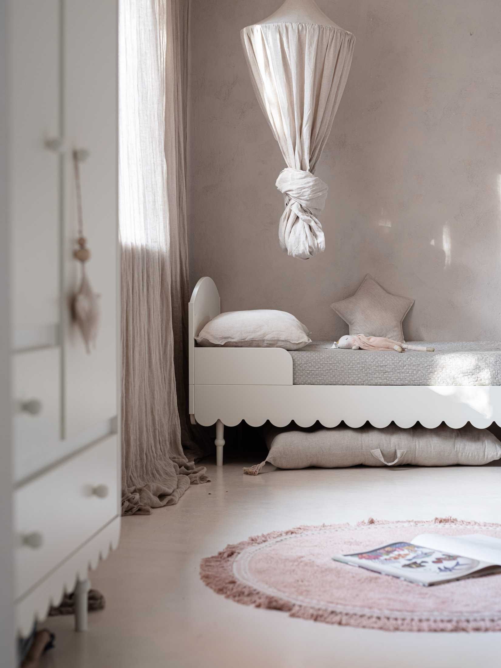 Łóżeczko 70x140 sofa tapczanik Babushka złamana biel White białe RETRO