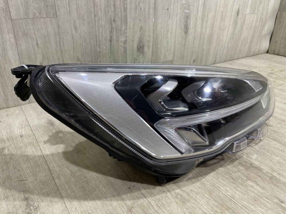 Фара передняя правая Ford Focus MK4 ( 2018 2019 2020 2021 2022 г
