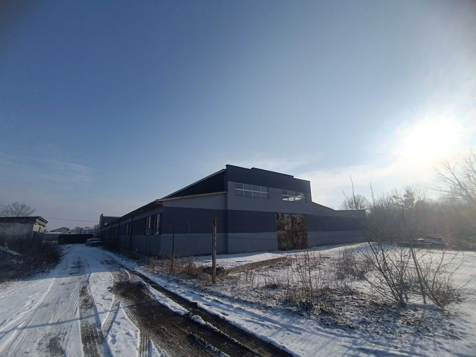 ПРОДАЖ великого 2282 кв.м ВИРОБНИЧОГО ПРИМІЩЕННЯ у Берегові, новий дах
