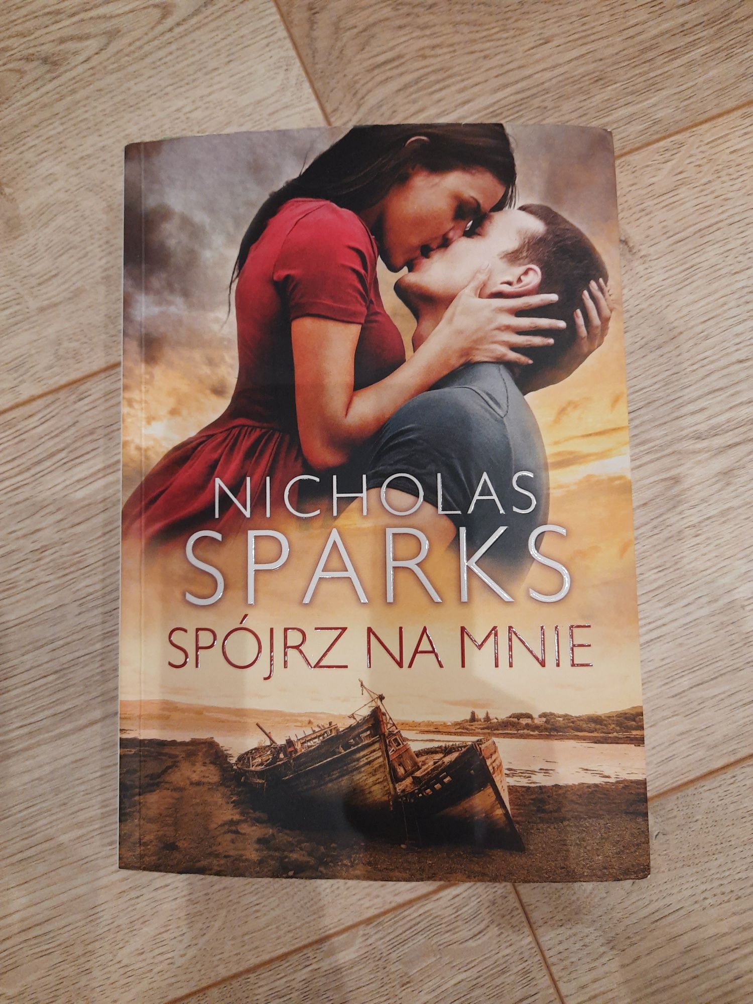 Książka Spójrz na mnie Nicholas Sparks powieść