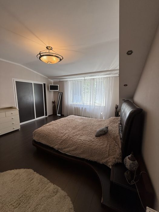 Продается двухуровневая квартира. Центр. Славянск.