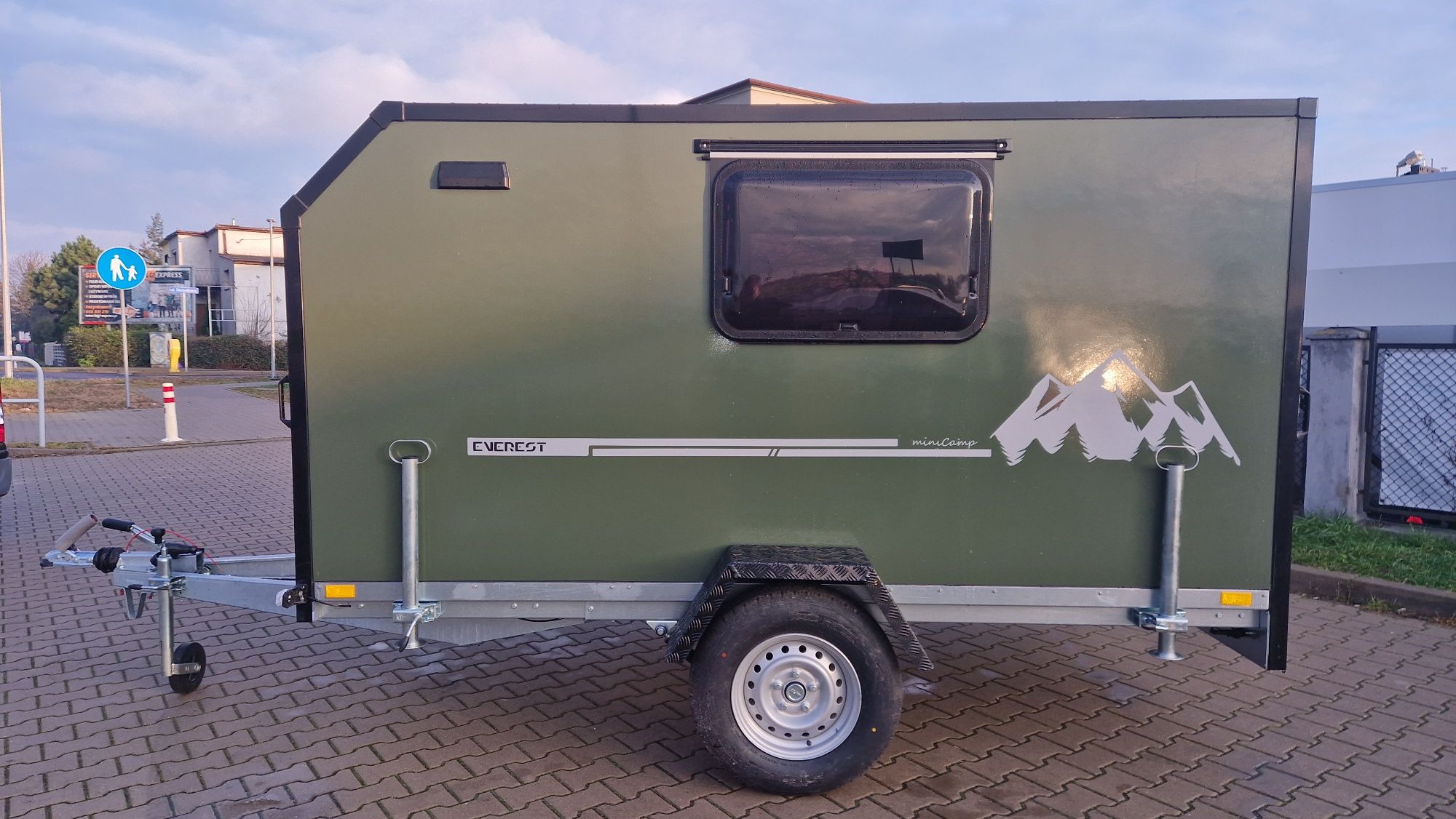 Minicamp Everest Lekki mały kemping camper DMC 600 do 1000kg NOWA