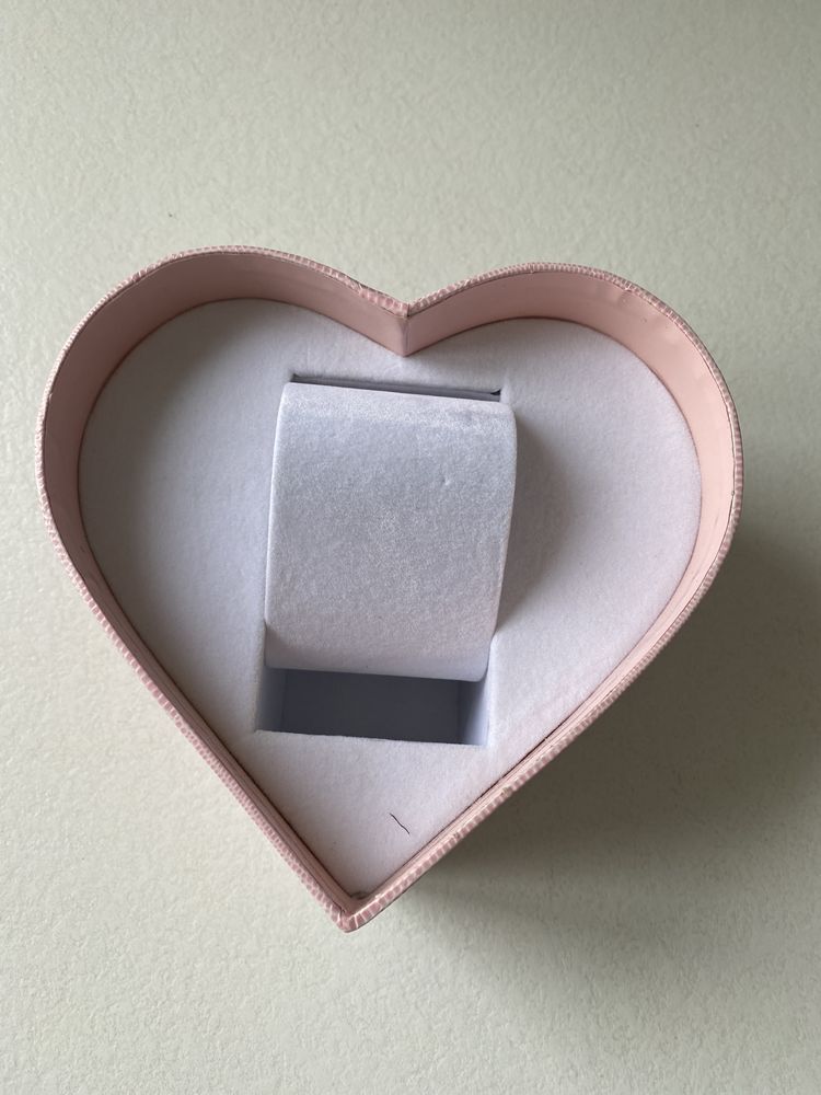 подарочная коробка-сердце GUESS