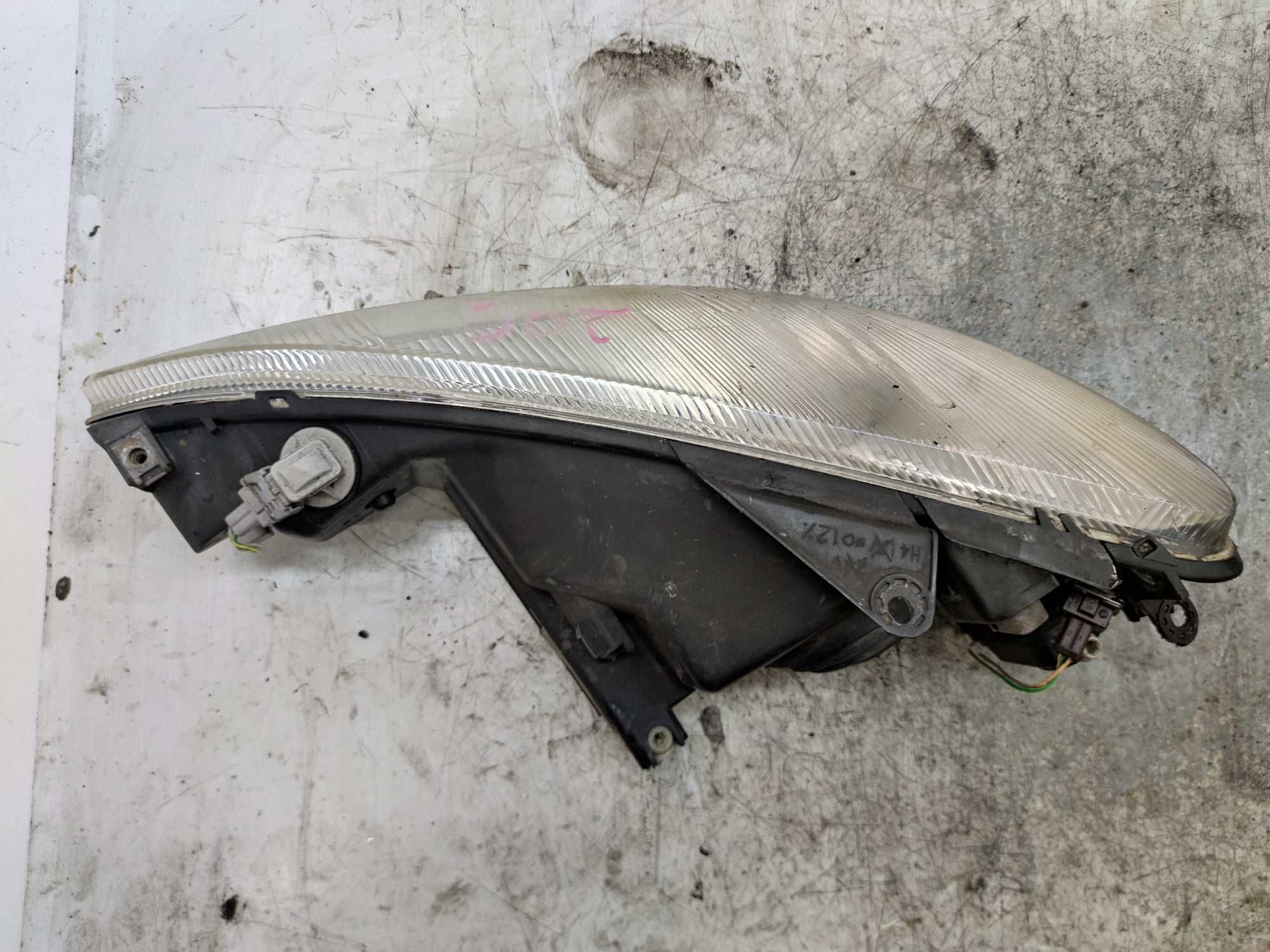 Peugeot 206 Lampa Reflektor Prawa Przednia Prawy Przód