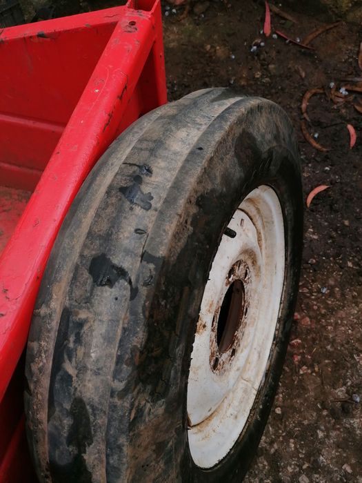 Vendo rodas para trator