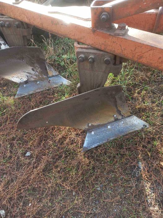 Плуг 5-ти корпусний на тонкому брусі