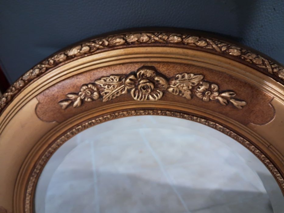 Espelho de parede dourado