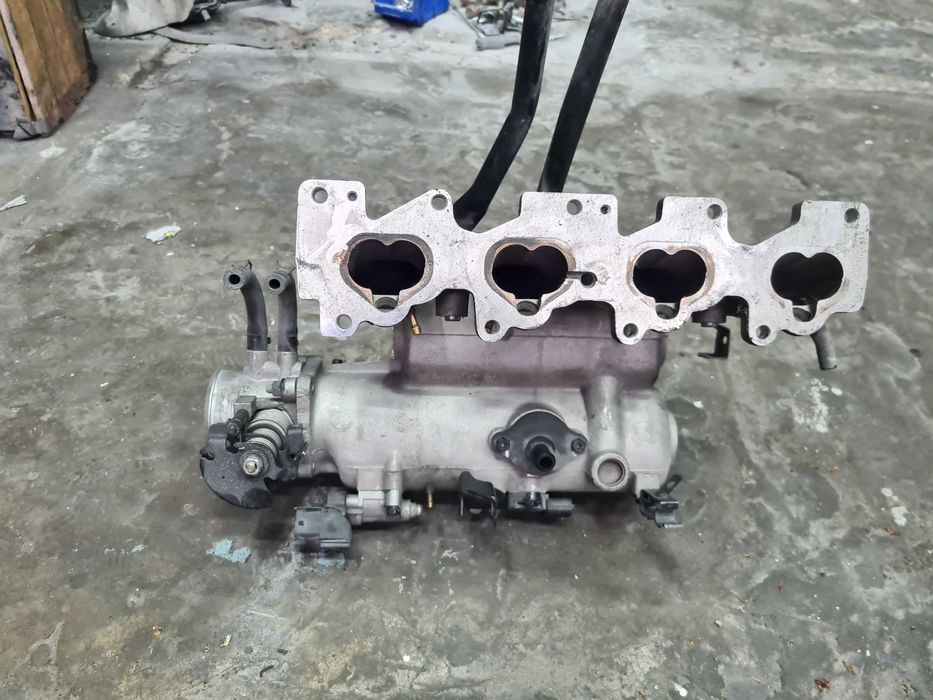 Впускной коллектор в сборе KIA CEED 2.0 бензин